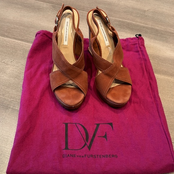 DVF size 8.5 tan suede wedge sandales - Picture 7 of 7